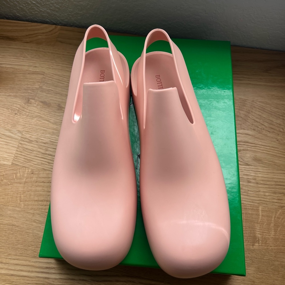 BOTTEGA VENETA
Puddle Sandals